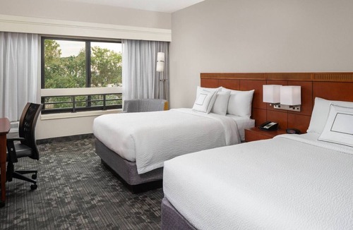 Miami Lakes Hotel | Enjoy a Hassle-Free Stay! with Outdoor Pool, Short Drive to Royal Oaks Park