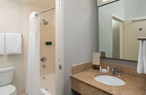 Miami Lakes Hotel | Enjoy a Hassle-Free Stay! with Outdoor Pool, Short Drive to Royal Oaks Park
