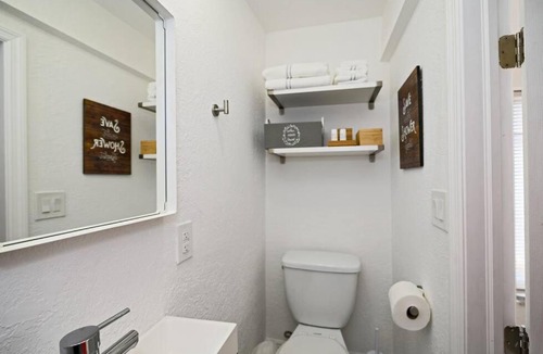 Poinsettia Heights Apartment | Enjoy and relax around Fort Lauderdale area!