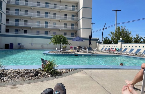 Wildwood Condo | Enjoy beautiful bay sunsets in this Marina Bay rental