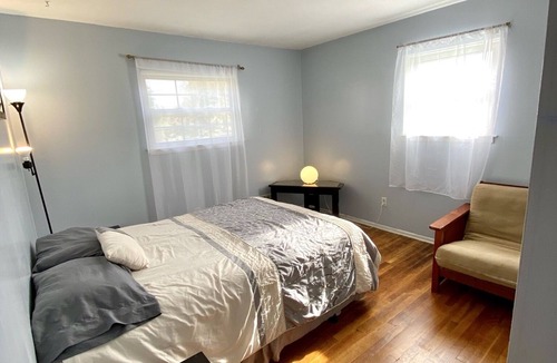 Somerset House | ENJOY COZY 3,200 SF HM, 7 BEDS, 4 KINGS, NEAR RUTGERS, PRINCETON