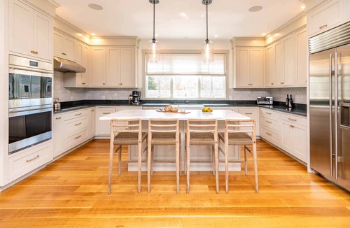 Katama House | Enjoy Fall 2026 on the Vineyard! Spacious 5 BR house in charming Edgartown