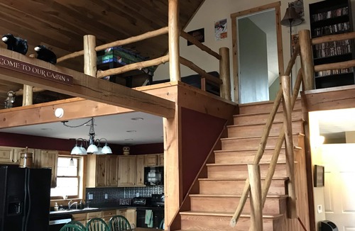 Edray Cabin | Enjoy private.beautiful… large house with outdoor hot tub and sauna !