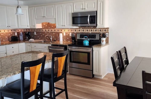 Geneva-on-the-Lake Condo | Enjoy sunsets @ spacious 3br/2ba lakefront condo #306-perfect for families