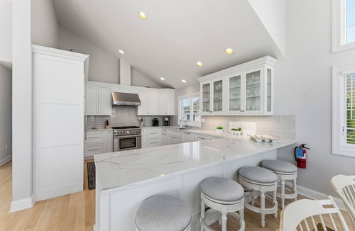 Stone Harbor House | Enjoy your summer vacation in this lovely 5 bedroom, 5 bath home only steps to one of Stone Harbor's nicest beaches.