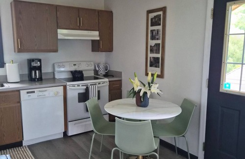 Afton Cottage | Enjoyable 2-bedroom cottage in Afton Virginia. 1.5 miles from the best winery!