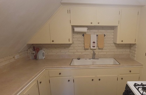 Fall River Apartment | Enjoyable Sunny 2-bedroom apartment with WiFi in Fall River Historical District