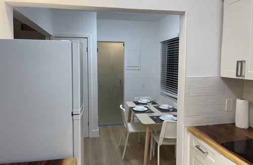 Hollywood Apartment | Entire Apartment Steps to sands of Hollywood Beach