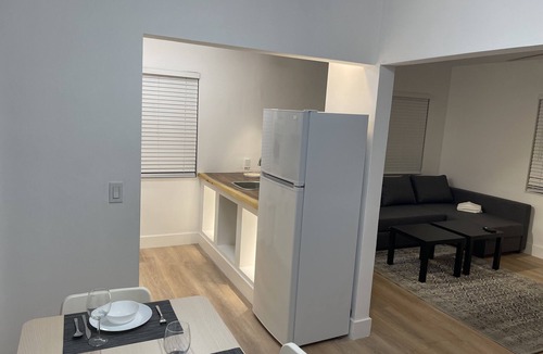 Hollywood Apartment | Entire Apartment Steps to sands of Hollywood Beach