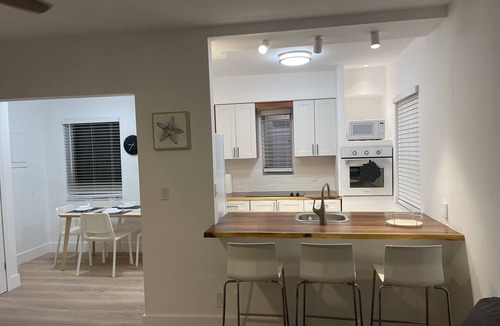 Hollywood Apartment | Entire Apartment Steps to sands of Hollywood Beach