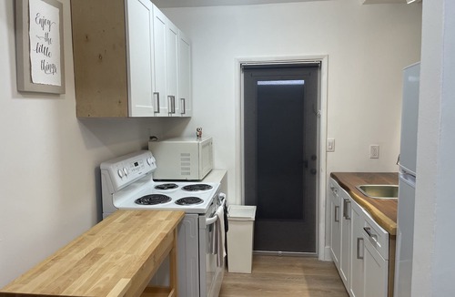 Hollywood Apartment | Entire Apartment Steps to sands of Hollywood Beach