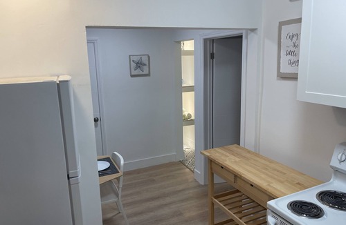 Hollywood Apartment | Entire Apartment Steps to sands of Hollywood Beach