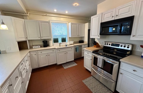 Historic Hill Apartment | Entire Charming Victorian Home Downtown Newport