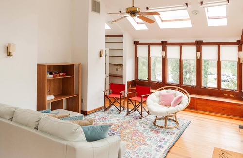 Venable House | Entire Home/Gorgeous Sunroom off Rugby Road - Walk to UVA and JPJ Arena!