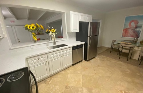 Biscayne Park Hotel | Entire Home in Biscayne Park