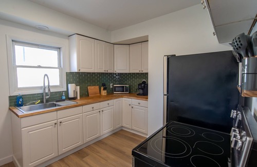 Rocky River House | Entire Home in Rocky River, Ohio. Close to westside bars and restaurants!