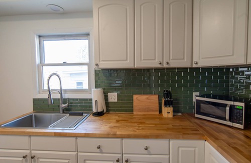 Rocky River House | Entire Home in Rocky River, Ohio. Close to westside bars and restaurants!