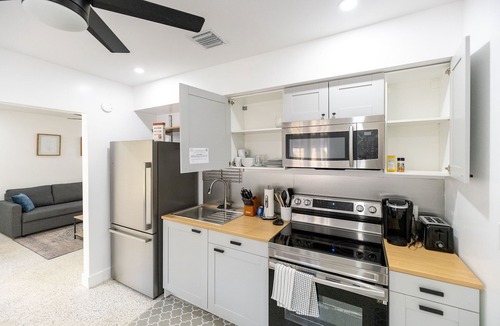 Downtown Fort Lauderdale House | Entire home newly renovated 2 living rooms2 full kitchens, and private backyard.