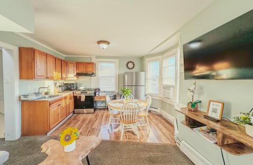 Wildwood Apartment | Entire Lovely 3 Bedroom, 2 Bathroom Apartment! 1 Block to the Beach and Boardwalk!