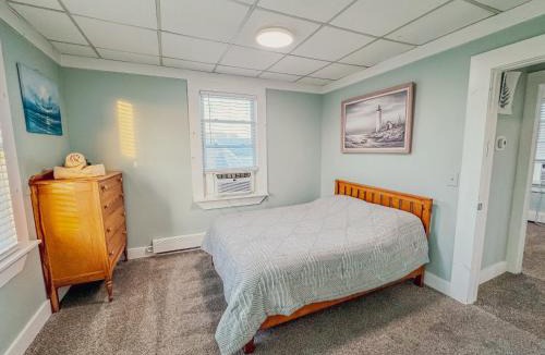 Wildwood Apartment | Entire Lovely 3 Bedroom, 2 Bathroom Apartment! 1 Block to the Beach and Boardwalk!