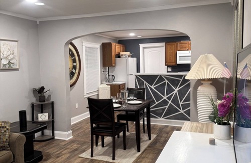 Salisbury House | Entire Private Home Sleeps 6 Prime Salisbury Location