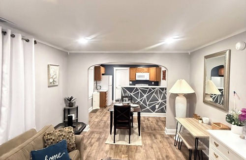 Salisbury House | Entire Private Home Sleeps 6 Prime Salisbury Location