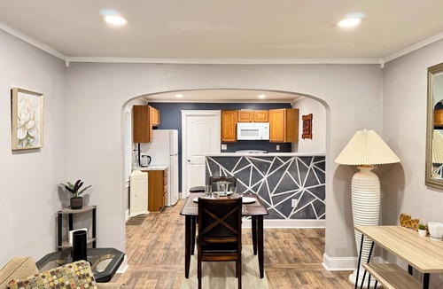 Salisbury House | Entire Private Home Sleeps 6 Prime Salisbury Location