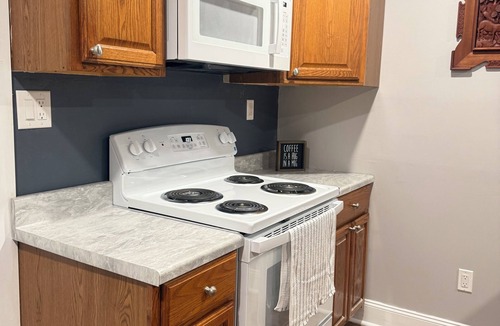 Salisbury House | Entire Private Home Sleeps 6 Prime Salisbury Location