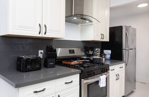 Clarkdale House | Epic Game House w/Backyard Oasis & Grill in Culver City