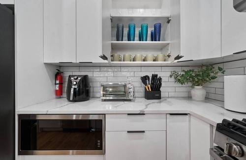 Communipaw House | Epic NYC Stay w/Massive Game Room & Free Parking!