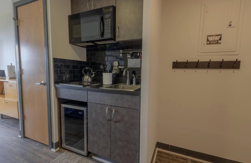 Edray Condo | ES 224 - Inviting, bike-in/out Village studio perfect for your summer getaway!