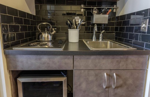 Edray Condo | ES 224 - Inviting, bike-in/out Village studio perfect for your summer getaway!