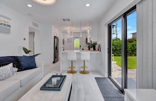 Delray Beach House | Escape to Your Beachside Oasis – Mid-Century Modern Meets Coastal Luxury