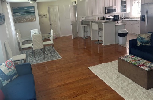 Issue House | Escape with your pet to Sunny Place Cottage!