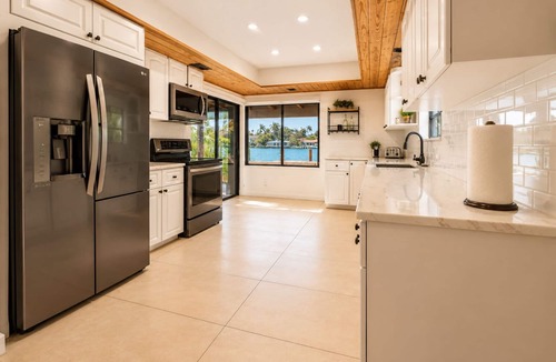 North Bay Village House | Española Bayfront Villa – North Bay Village Luxury