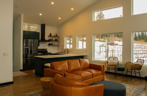 Bigfork House | EV Charger, Vineyard, Championship Golf Course all with a Beautiful Water View!