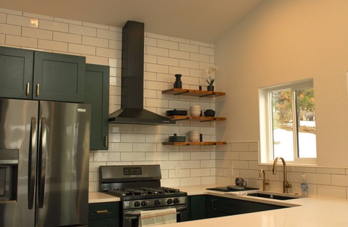 Bigfork House | EV Charger, Vineyard, Championship Golf Course all with a Beautiful Water View!