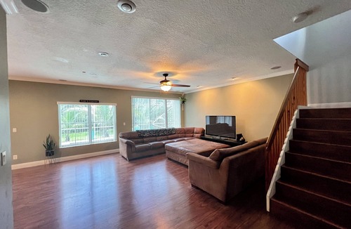 Pembroke Pines House | Everglades pool home near major highways and hospitals
