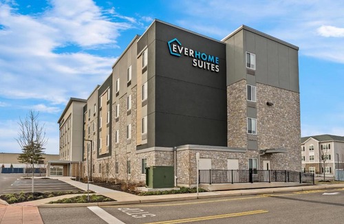 Somerset Hotel | Everhome Suites Somerset - South Brunswick by Choice Hotels