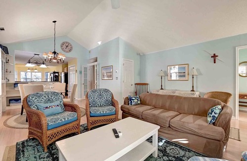 Savannah's Landing House | Excellent 3 bedroom home located in Savannah's Landing community! Community pool, tennis courts, close to the Beach!