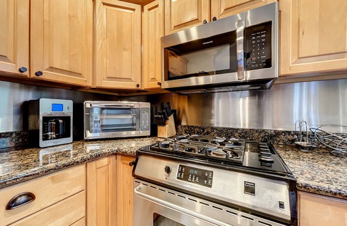 Lake Ridge House | Exceptional Home 8 minutes from the Beach and all the Ft. Lauderdale Action!
