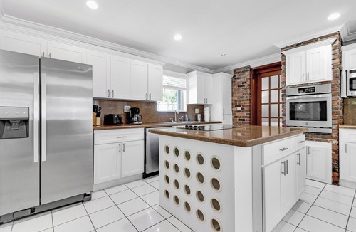 El Portal House | Exclusive 5BR/2BA Florida Retreat – Spacious & Stylish!