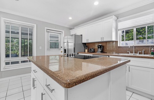 El Portal House | Exclusive 5BR/2BA Florida Retreat – Spacious & Stylish!