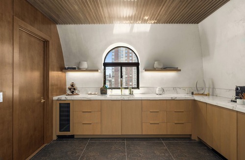 Midtown Apartment | Exclusive Midtown Penthouse - Prime Location with City Views