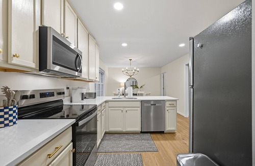 North Chesterfield House | Executive 4BR Home l Monthly Stay Near Richmond l Garage & Office