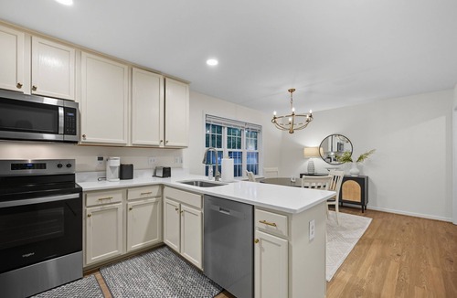 North Chesterfield House | Executive 4BR Home l Monthly Stay Near Richmond l Garage & Office