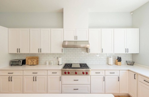 Edison House | Executive 4BR/4BA, King Bed, Offices, EV Charger, Bidets