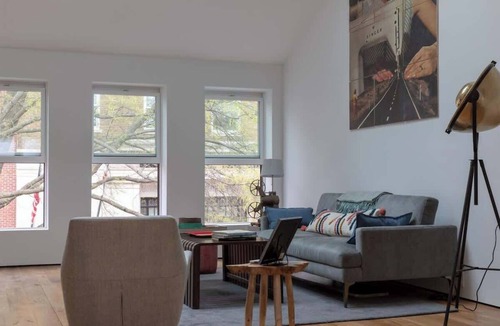 North Downtown Apartment | Expansive 1BR Cville Loft Near UVA