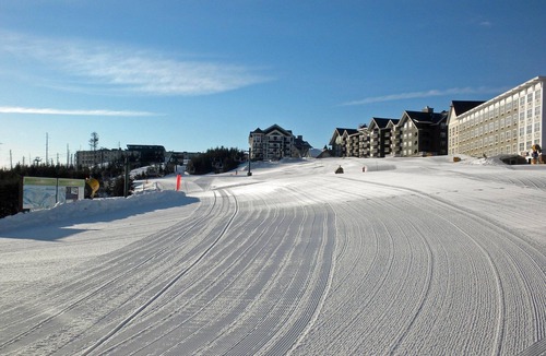 Edray Condo | Expedition Station #120: Snowshoe's Premier Slopeside Junior Studio Accommodations