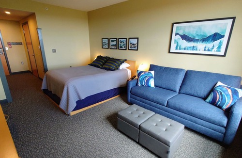 Edray Condo | Expedition Station in Snowshoe Village Ski-in Ski-out with Slope Side View